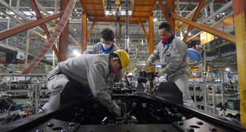 Nation's leading truck maker resumes production