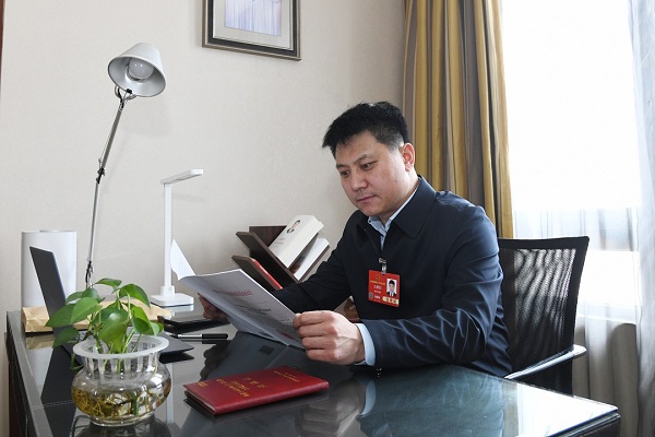 NPC deputies focus on Jilin's industries during national two sessions
