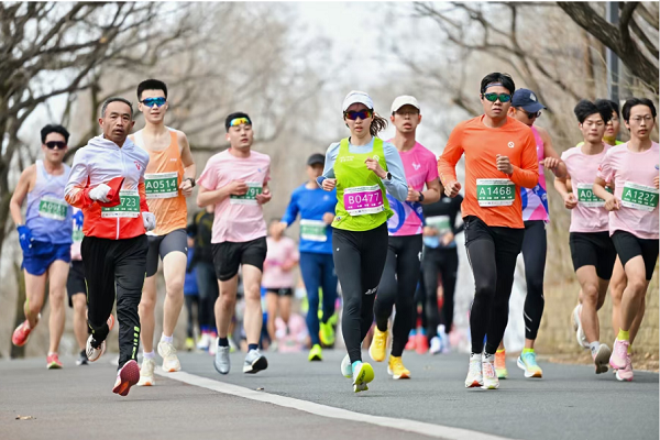 Jingyuetan spring challenge draws thousands