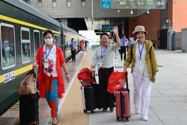 Jilin launches tourist train to Hong Kong, Macao