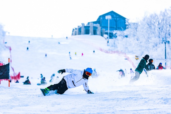 Schools' 'snow vacation' targets winter tourism