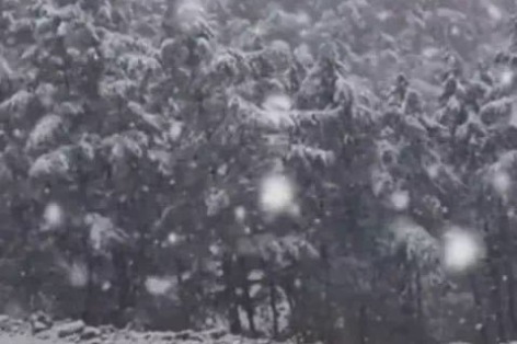 Video: Sunshine gives way to snow in Jilin scenic area