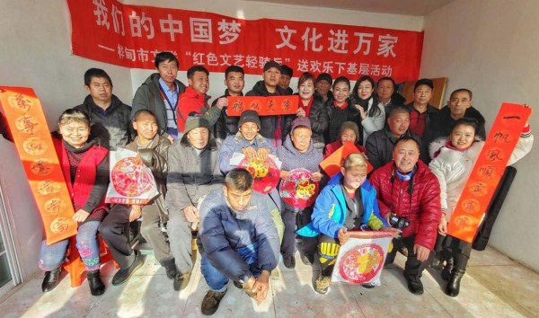 Volunteers stage cultural event in Huolong village
