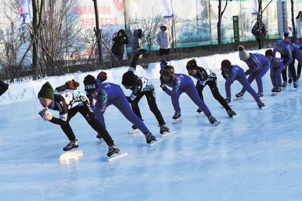 Children visit Changbai Mountain for winter sports