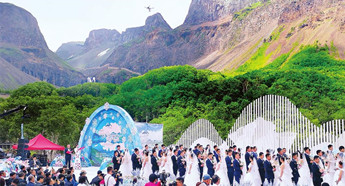 Changbai Mountain group wedding salutes epidemic fighters