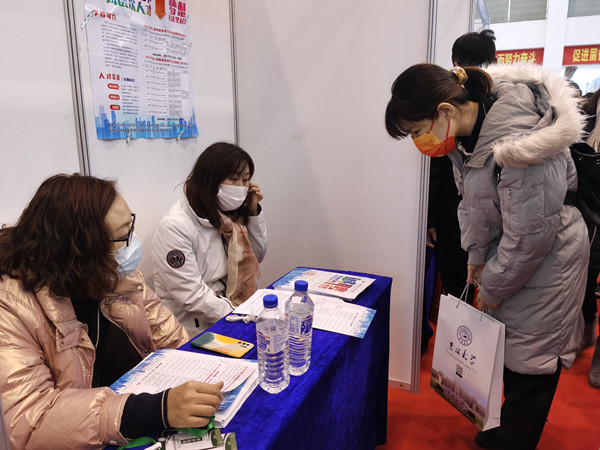 Jilin uni hosts job fair, offers housing allowance up to $78,091