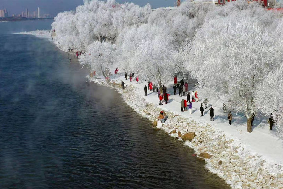 Jilin city shows off its stunning new coat of winter rime
