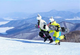 Tourists hitting slopes again in northeastern Jilin