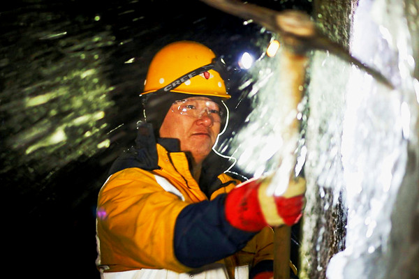 In Jilin, railway workers ensure safety