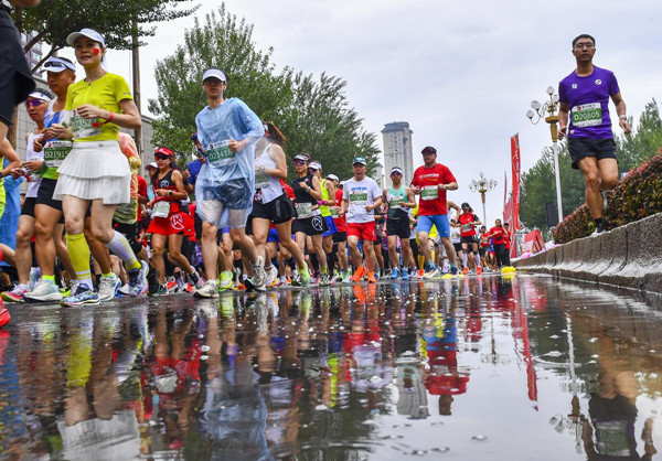 Runners, residents join in Jilin marathon