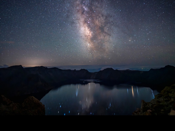 Tianchi Lake under starry sky revealed via time-lapse photography