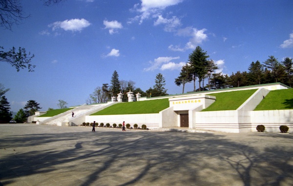 Yang Jingyu Martyrs Cemetery 
