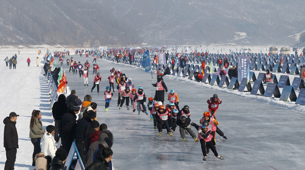First-ever ice-skating marathon opens in Jilin