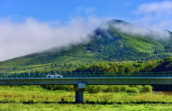 Enchanting autumn mists grace Jilin forest area 