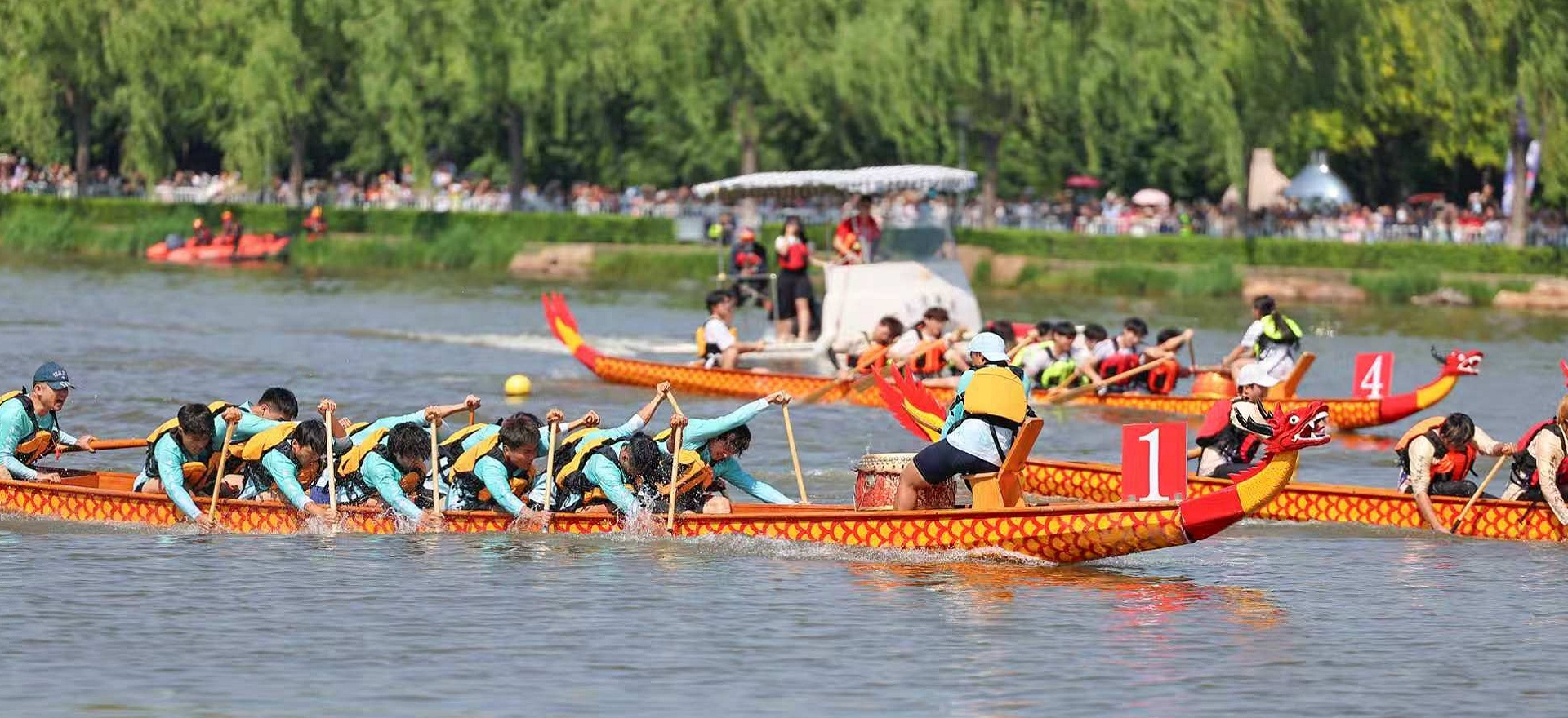 Dragon boat race brings energy to Changchun
