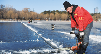 Ice-collecting season underway in Changchun
