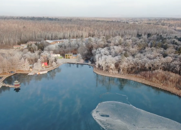 Lushuihe river rafting attracts excited winter tourists 