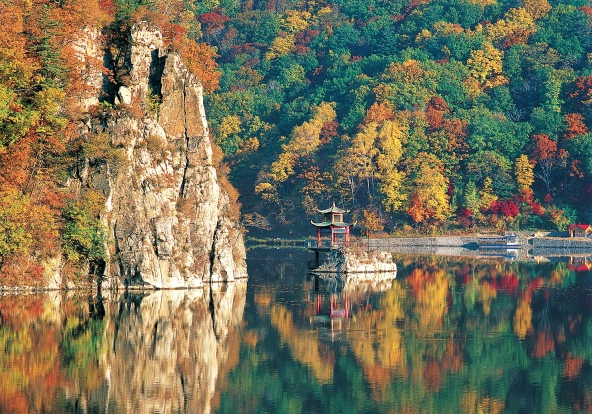 Longwan Lake-cluster National Forest Park