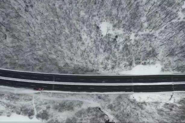 Jilin expressway staff members pave way for better snow road safety 