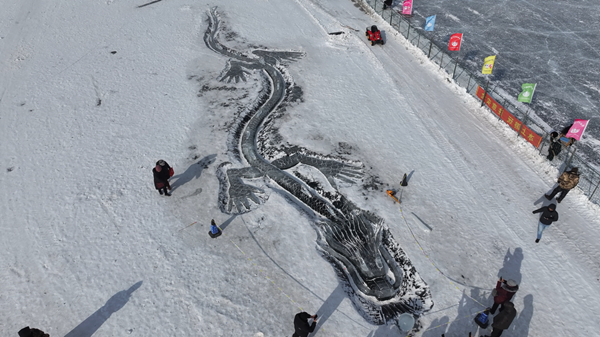 Giant ice dragon sculpture wows visitors in Jilin
