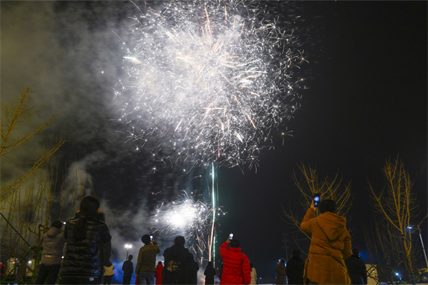 通化-gallery-Dazzling fireworks welcome new year across China.jpeg