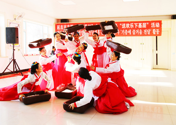 1朝鲜族民族舞蹈_副本.jpg